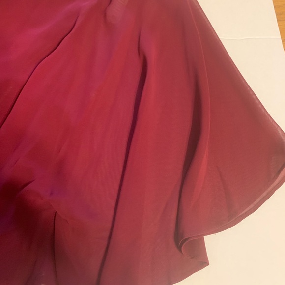 A blouse 100% polyester 93% nylon 7% Spandex lining 100% Polyester - Picture 5 of 7